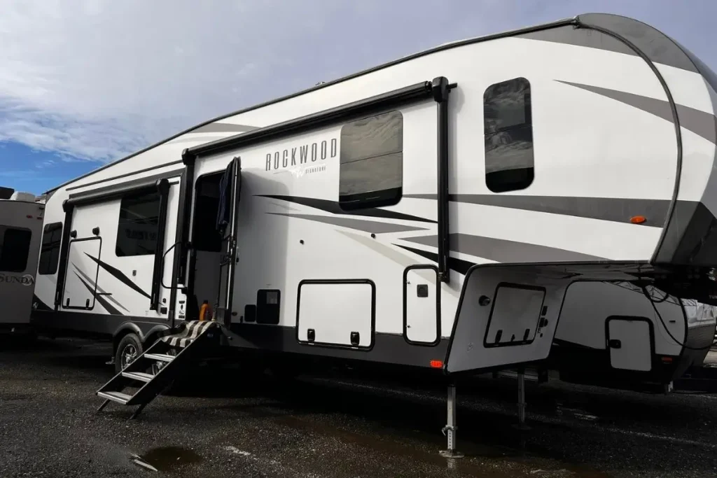 travel-trailer-and-fifth-wheel-rv-weight