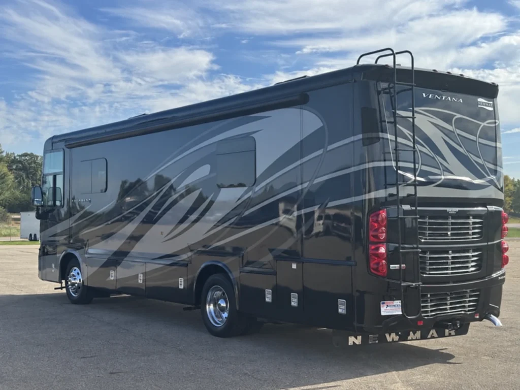 newmar-ventana-motorhome-rear-side-exterior